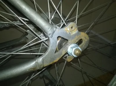 Jezuswnamiocie - #rower #pomocy #pytaniedoeksperta

Odkopałem stary rower z piwnicy...