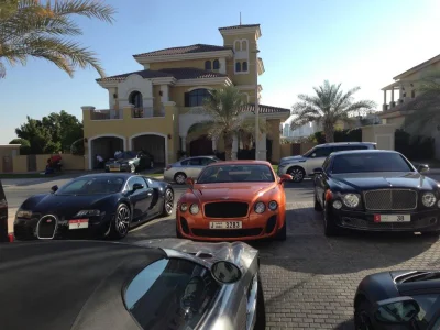 Korem - @Laliqu: Zajebiście bogaty arab, kiedyś na reddicie były fotki jego samochodó...