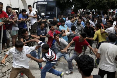 pozzytywka - A tymczasem w Grecji...
"Pakistani, Iranian and Afghani migrants scuffl...