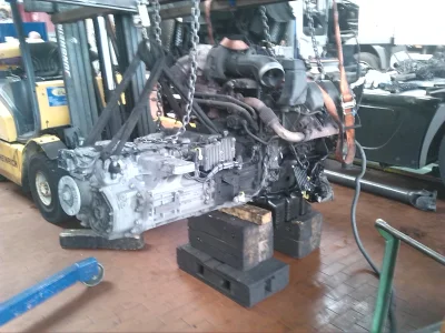 Kacpoo - #mechanika #motoryzacja #pracamechanika #warsztat #mercedes #samochody 
A t...