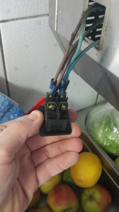 programersky - Panie Anon elektryk bo ten włącznik w chłodziarce do sałatek nie dział...
