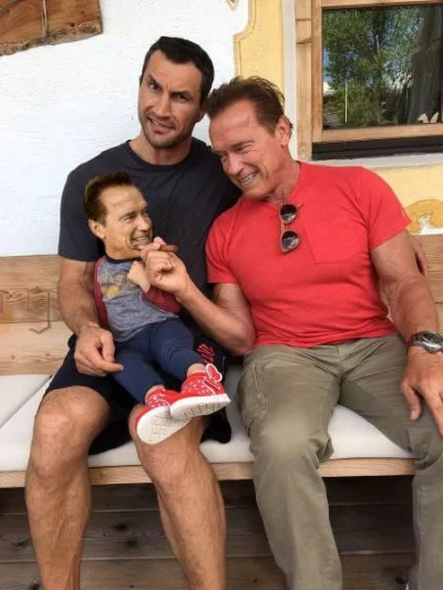 macgar - Arni rozpieszcza syna Władka Kliczko
#arnoldschwarzenegger #kliczko #hehesz...