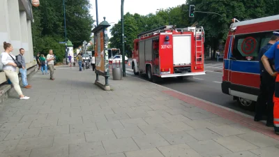 Hozjusz - Wygląda na to że był wypadek samochodowy. Straż pożarna zablokowała pas, al...