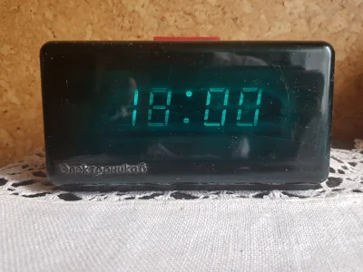debenek - Dzisiaj byłem u mamy i uświadomiłem sobie, że zegar elektroniczny który jes...