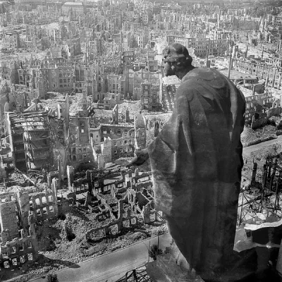 HaHard - Widok z ratusza. Drezno, Niemcy. 
1945

#hacontent #fotohistoria #iiwojna...