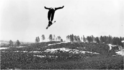 PepeXD - Noriaki Kasai wykonuje pierwszy skok na inaugurację skoczni Holmenkollbakken...