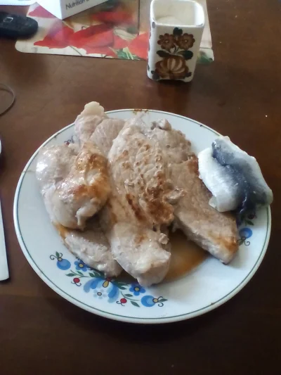 anonymous_derp - Dzisiejsze śniadanie: Smażona szynka wieprzowa, marynowany filet śle...