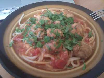 elsaha - #obiadtime :) #omnomnomnom

spagetti z pulpecikami w sosie pomidorowym z sus...