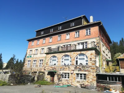 Mirek_przodowy - Opuszczony hotel gdzieś na granicy Czech i Słowacji