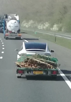 TankDriver - Dla niektórych Tesla to samochód dla klasy wyższej, a dla niektórych po ...