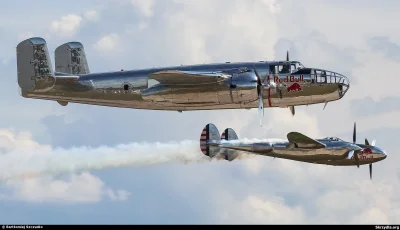 mokry - Na pierwszym planie North American B-25J Mitchell.
Źródło: https://skrzydla....