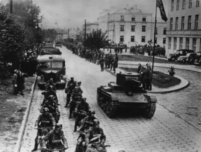 N.....h - Defilada wojsk niemieckich i radzieckich w Brześciu.

1 październik, 1939...