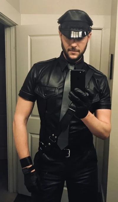 Lukardio - #ladnypan #fetysz #skora #leather #mrleather #leathermen