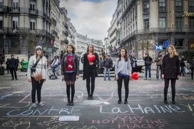 Madin5 - Kobiety (feministki?) przeciwko hejtowi muzułmanów w Brukseli.

SPOILER

...
