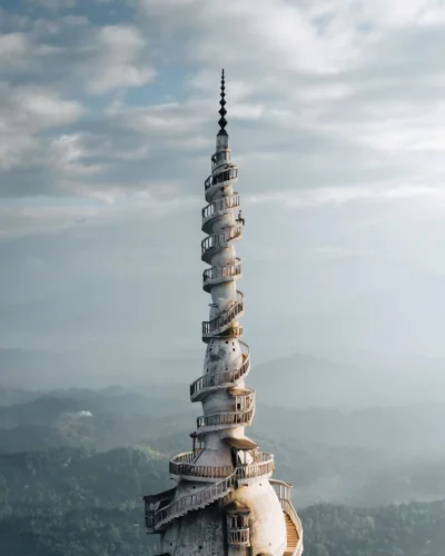 Artktur - Ambuluwawa tower, Sri Lanka
fot. Jord Hammond

#fotografia #exploworld