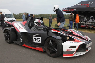 PomocSieLiczy - Chcesz przejechać się na torze wyścigówką KTM X-BOW, a zarazem wesprz...