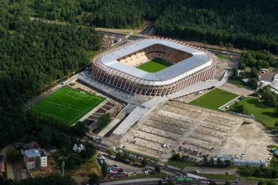 Maver87 - #bialystok #ekstraklasa #stadiony #pilkanozna 

Stadion w Białymstoku kos...