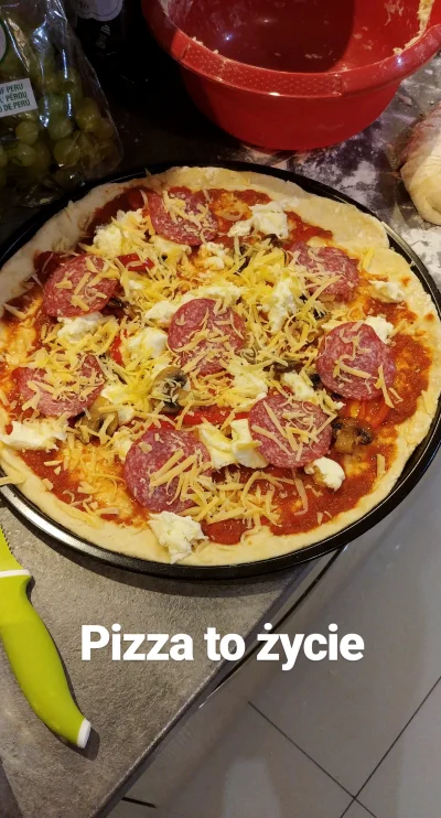 Damianowski - Pizza to życie
#foodporn #pizza #gotujzwykopem