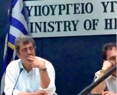 R2D2zSosnowca - Grecki minister zdrowia to dopiero ma #!$%@?:
- odpalił papierosa w m...