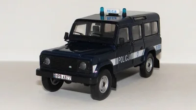 PiotrekW115 - Modelik radiowozu Land Rover Defender 110 w malowaniu polskiej policji,...