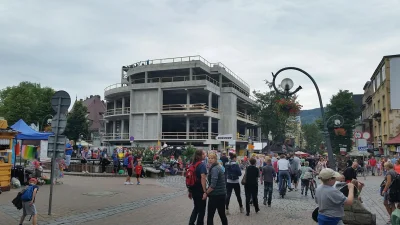 ShooleR - Mam nadzieję, że to klinika onkologiczna bo od tego co się z tym miastem dz...