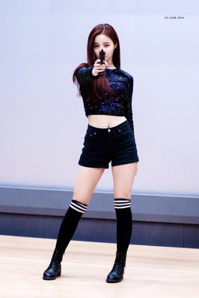 XKHYCCB2dX - #yeonwoo #momoland 
#koreanka #ladnapani