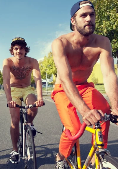 elady1989 - #bikeboners #cyclechic #superman #broda