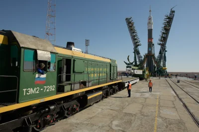 Wyrewolwerowanyrewolwer - Expedition 61 Soyuz Rollout


 The gantry arms close arou...