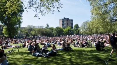 biobiz - @jamaz:zdjecie w Londynie w jednym z parków, sa leżaki mozna zrobić piknik w...