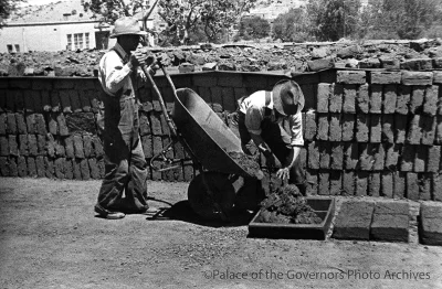 N.....h - Produkcja cegieł w Nowym Meksyku.
#fotohistoria #1946