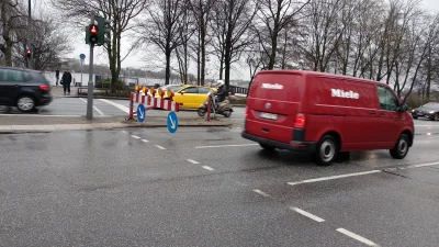 zml71 - Taki sposób na korki, wcześniej nie widziałem takiego rozwiązania. Po 5 rano ...