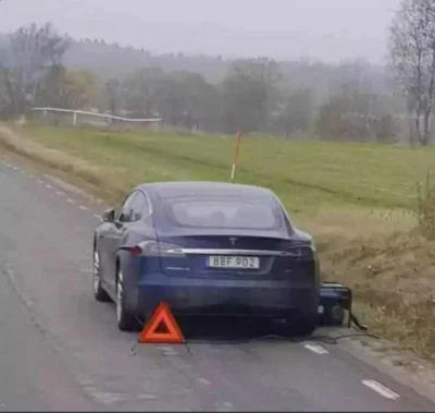 piotredarew - Tesla z agregatem to i Passatowi przystoi :)