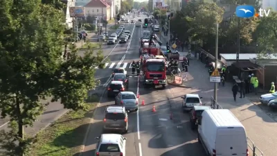 L.....m - Ładnie zaparkowane... 
https://www.trojmiasto.pl/raport/Kolizja-na-wysokos...
