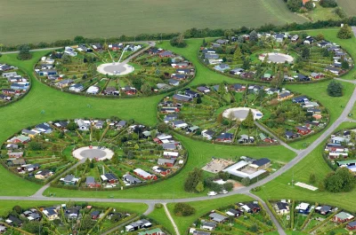 parachutes - Circular House Arrangements in Brondby, Denmark

SPOILER


SPOILER
...