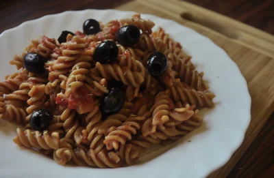 SScherzo - makaron pełnoziarnisty z sosem z pomidorów z oregano, bazylią i czosnkiem,...