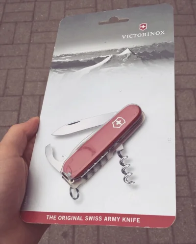 marl3na - Victorinox cena 9,99 zł.
Kupiony w drogerii Rossmann :)

#kupujzwykopem ...