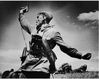 HaHard - Jedno z najbardziej znanych zdjęć z WWII. Młody rosyjski oficer mobilizuje ż...