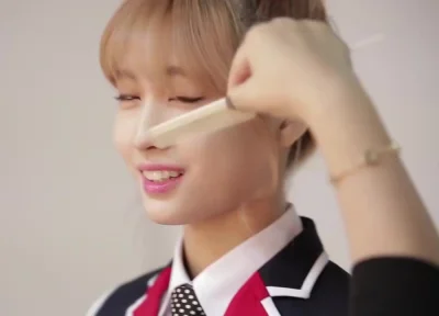 MiroslawWypok - #momo #twice
#koreanka #japonka #kpopgif