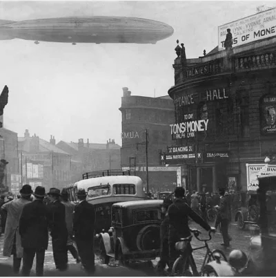 myrmekochoria - Graf Zeppelin nad Leeds, 1931. 

Graf Zeppelin, the sister ship to ...