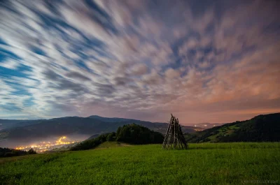 Nightscapes_pl - Widok na pasmo Radziejowej. W dole Piwniczna-Zdrój. 

Polub mnie n...