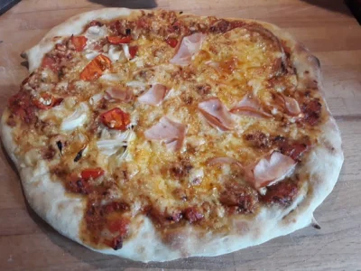 Kamzam - Moja dzisiejsza pizza na zakwasie :D nie miałem mozzarelli więc położyłem li...