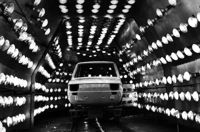 Nemezja - #fotohistoria 
Suszenie karoserii samochodowej Fiata 126p w Fabryce Samoch...