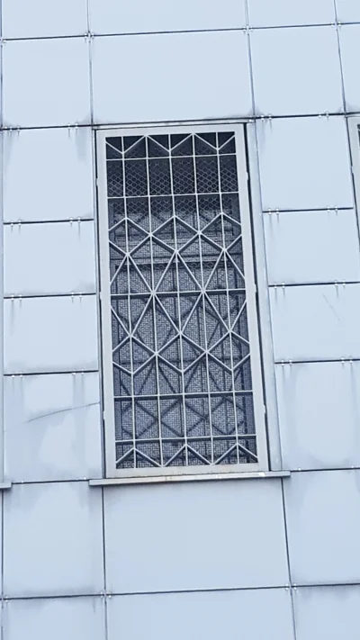 c.....a - @Pupak taka z kratami w oknach (✌ ﾟ ∀ ﾟ)☞