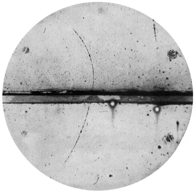 myrmekochoria - Pozyton zaobserwowany pierwszy raz w komorze Wilsona w roku 1932