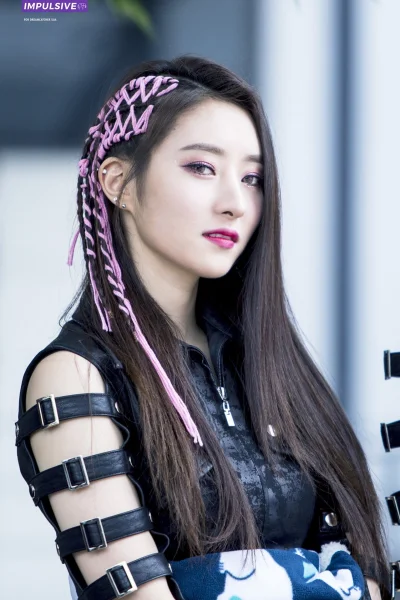 XKHYCCB2dX - #sua #dreamcatcher 
#koreanka