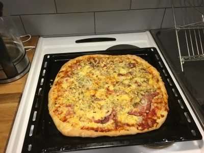 DownmiaN - O jaka dobra pizza, om nom nom! <3
#gzw #gotujzwykopem #pizza