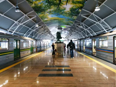 h.....a - Ja niedawno zachwycałam się tym, że w Sofii jest takie ładne metro. Ciekawe...