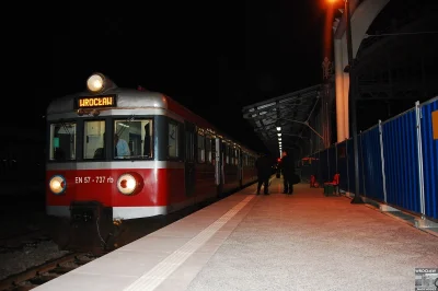 BartlomiejS - Peron 5 dworca Wrocław Główny nocą #wroclaw #dworzec #pkp