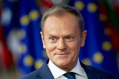 vuxny - Na mszy jest obecny wielki Polak i prawdziwy mąż stanu Donald Tusk

#adamow...