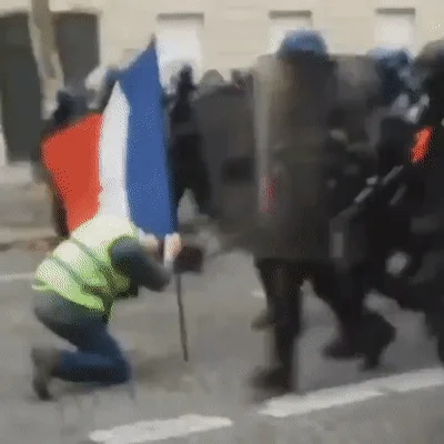 mobilisinmobile - protesty we Francji w jednym memie
#heheszki